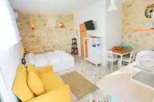Ravi Boutique Home - 1 minute walk from beach, Каливес