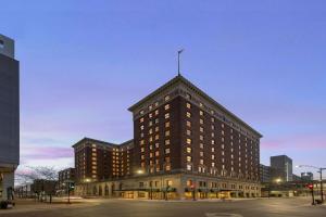 Hotel Fort Des Moines, Curio Collection by Hilton, Де-Мойн