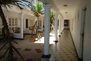 Nippon Villa Beach Resort, Хикадуа