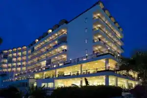 Perre Delta Hotel, Окурджалар