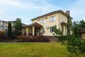 Уютный коттедж с бассейном, Петровское