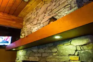 Grizz Hotel, Ревелсток