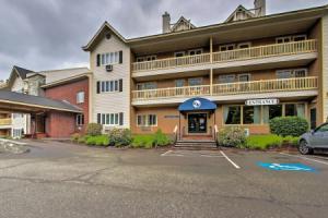Hike, Ski, Explore: Lincoln Condo w/ Pool Access, Линкольн