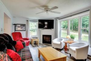 Outdoor Exploration: Quaint North Conway Cottage!, Норт-Конвей