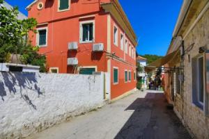 Faros Tria in Gaios With 1 Bedrooms and 1 Bathrooms, Гайос