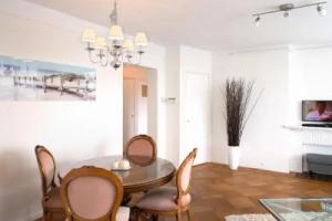 Short Stay Lubeck, Гаага