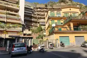 Suite Gardenia, Кастельмола
