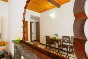 Macaia Village Life Rooms with AC, Вернацца