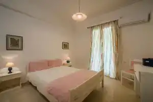 Le Reve Apartment, Закинф