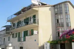 Apartments Snježa - 20m from sea, Сегет Враница