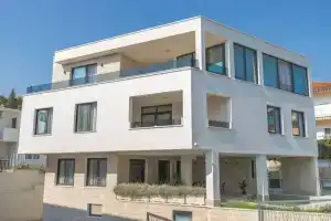 Luxury Villa Trogir 3 with Private Pool, Jacuzzi And Gym by the Beach on Ciovo - Okrug Donji, Трогир