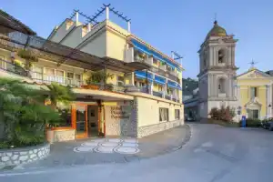Hotel «Piccolo Paradiso», Масса Лубрензе