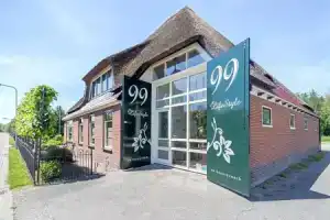99 Lifestyle Suite, Хоорн
