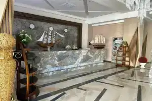 El Faro Hotel, Набрань