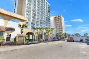 SeaMist Driftwood Vacation Studio with Balcony, Миртл Бич