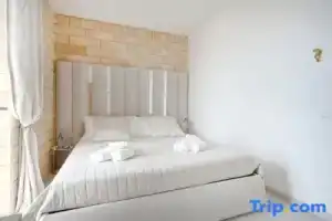 Terra | 2-Bedroom with Shared Kitchen & Balcony – Seafront Location, Полиньяно-а-Маре