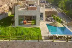 Feli Villas, Фаралия