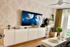 Beachfront Studio Apartment Marbella, Марбелья