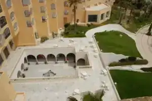 Kheops Hotel, Набель