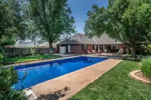 Spacious Retreat With Shaded Yard & Games 4 Bedroom Home by RedAwning, Оклахома-Сити