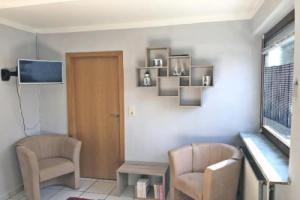 An der Allee 7 App, Даме