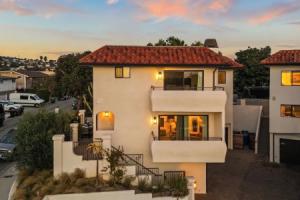 2 Condos Steps to the Beach + Hot Tub Trestles Trailhead Duo by Avantstay, Сан-Клемент