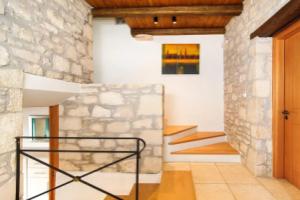 Villa Fegari - Delightful 1 Bedroom Stone House, Фира