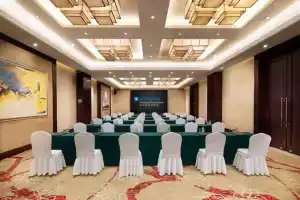 Wyndham Xinyang Downtown, Синьян