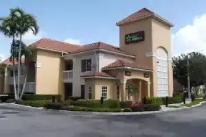 Отель «Extended Stay America Suites - Miami - Airport - Blue Lagoon», Майами