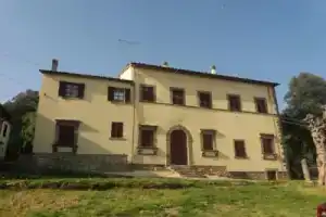 Casa Menco, Ареццо