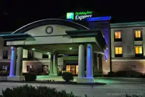 Отель «Holiday Inn Express - at the Legends!, an IHG», Канзас-Сити