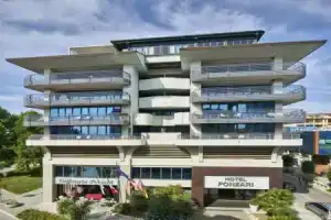 Hotel «Fonzari», Градо