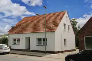 Apartment With a High Chair and bed, Каролинензиль