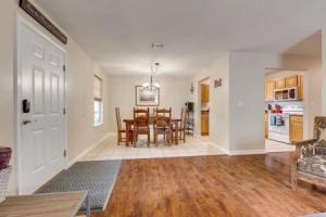 Charming Biloxi Vacation Rental Near Beach!, Билокси