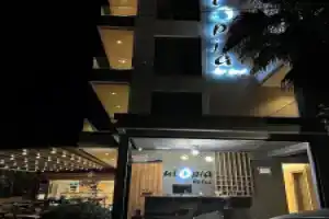 Hotel «Utopia», Ксамил
