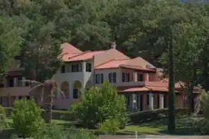 Century Resort, Ахарави