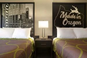 Отель «Super 8 by Wyndham Portland Airport», Портленд
