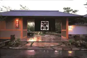 Отель «Ryotei Ryokan Yasui», Хиконе