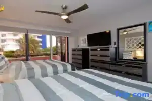Family Friendly Modern Beachfront Apartment - 519, Майами Бич