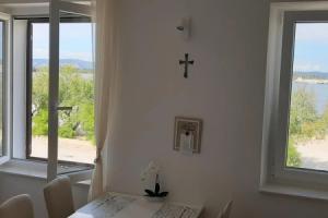 Beach apartment VAMI with sea view, Betina