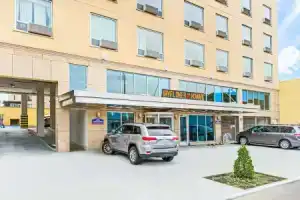 Howard Johnson by Wyndham Long Island City, Куинс