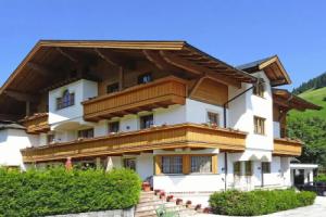 Apartment in Filzmoos Near Ski Amade, Фильцмос