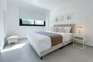 Phaedrus Living: White Hills Suites Panoramic View, Никосия