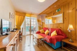Relax in El Médano's Modern Sea View Apartment, Эль Медано