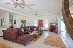 Villa Yok Kiao - 6 Bed - Staffed Property with Your Own Cook, Най Харн