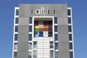 Отель «Alt Toronto Airport», Миссисауга