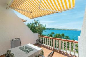 Nice Home in Kustici With Wifi and 1 Bedrooms, Zubovići