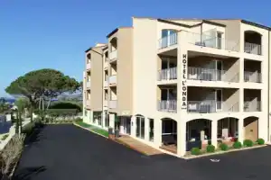 Hotel «Onda», Кальви