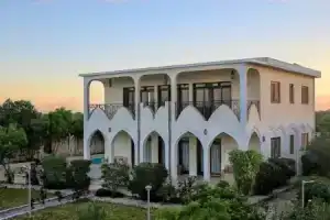 Villa Serenity, Паже