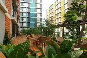 Balcony Courtyard Sriracha Hotel & Serviced, Сри Рача